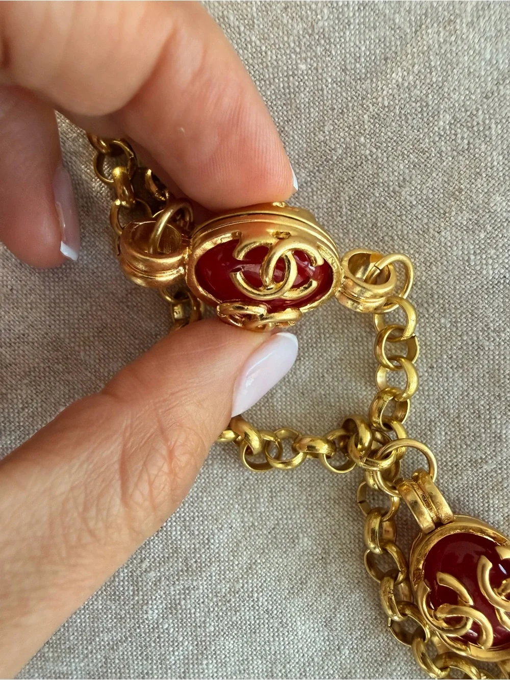 ❤️CHANEL Gold-Tone Multilayered Necklace with Red Glass Medallions✨